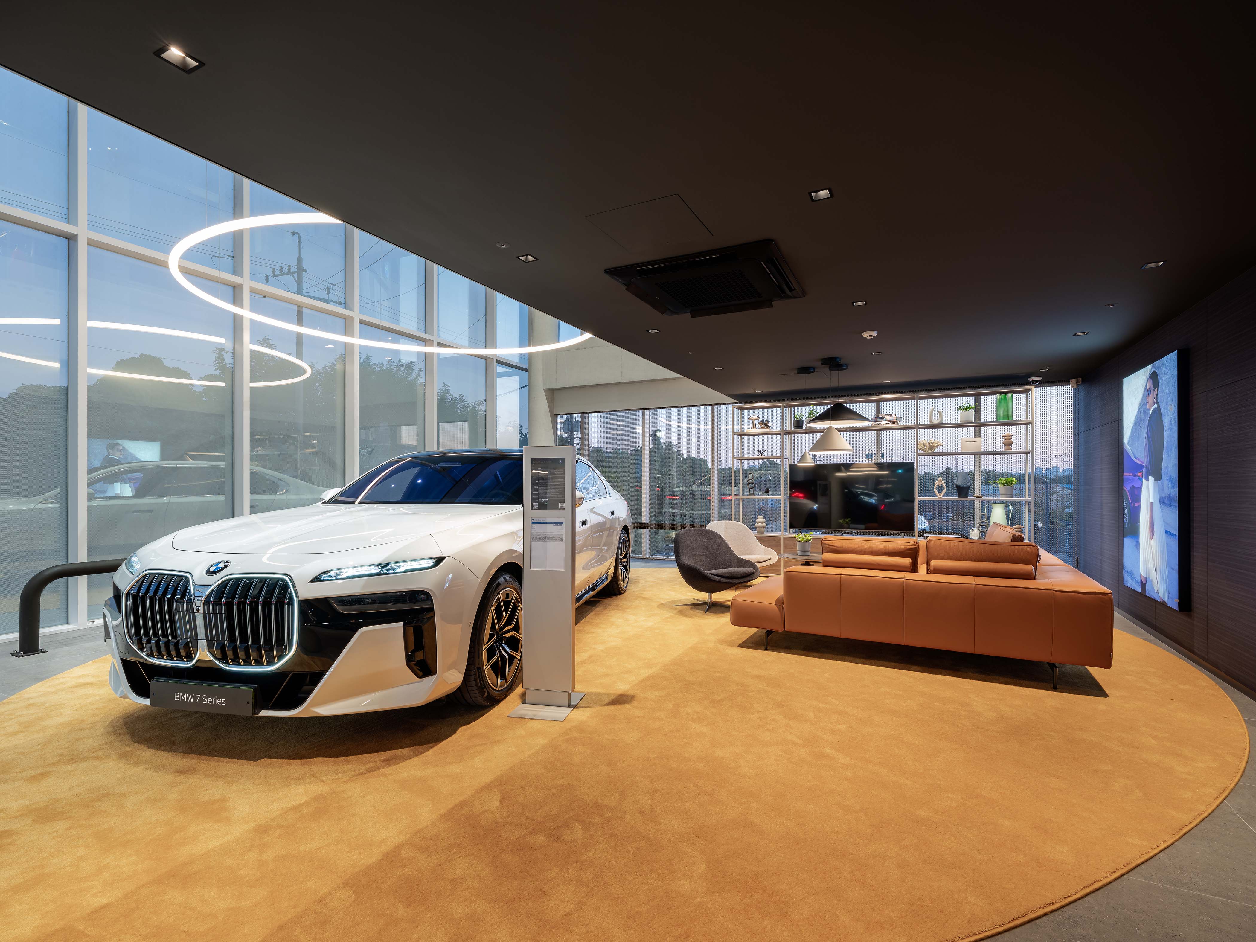 BMW 자유로 전시장 1층 GKL존